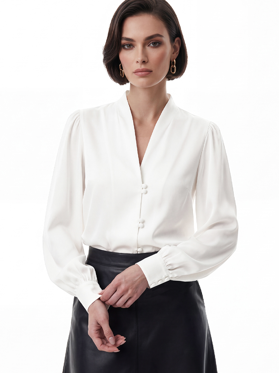 Блуза с вырезом  