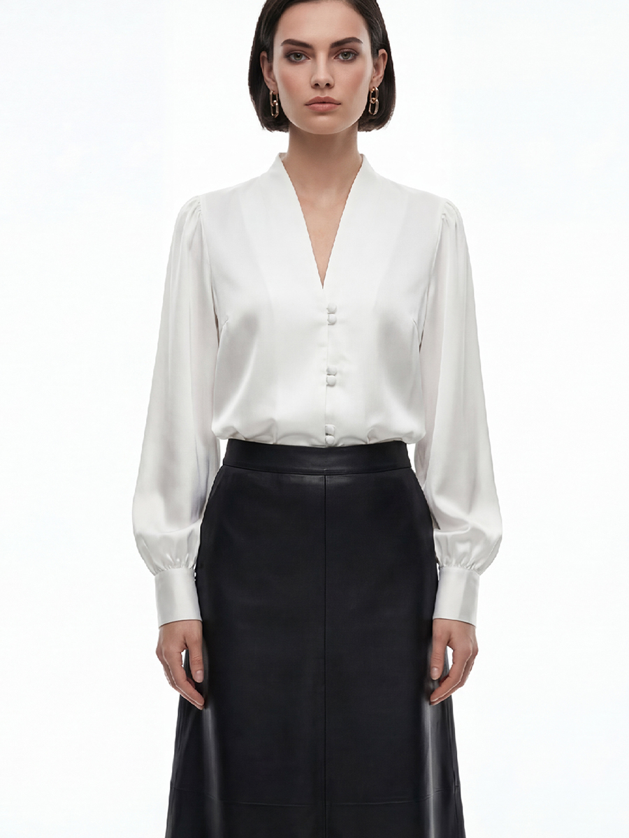 Блуза с вырезом  