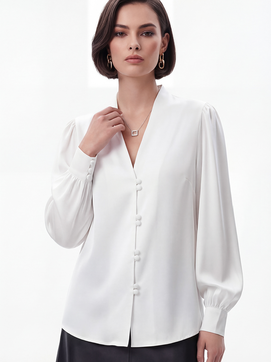 Блуза с вырезом  