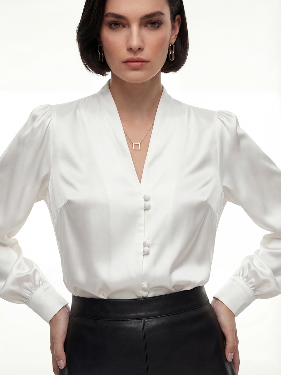 Блуза с вырезом  