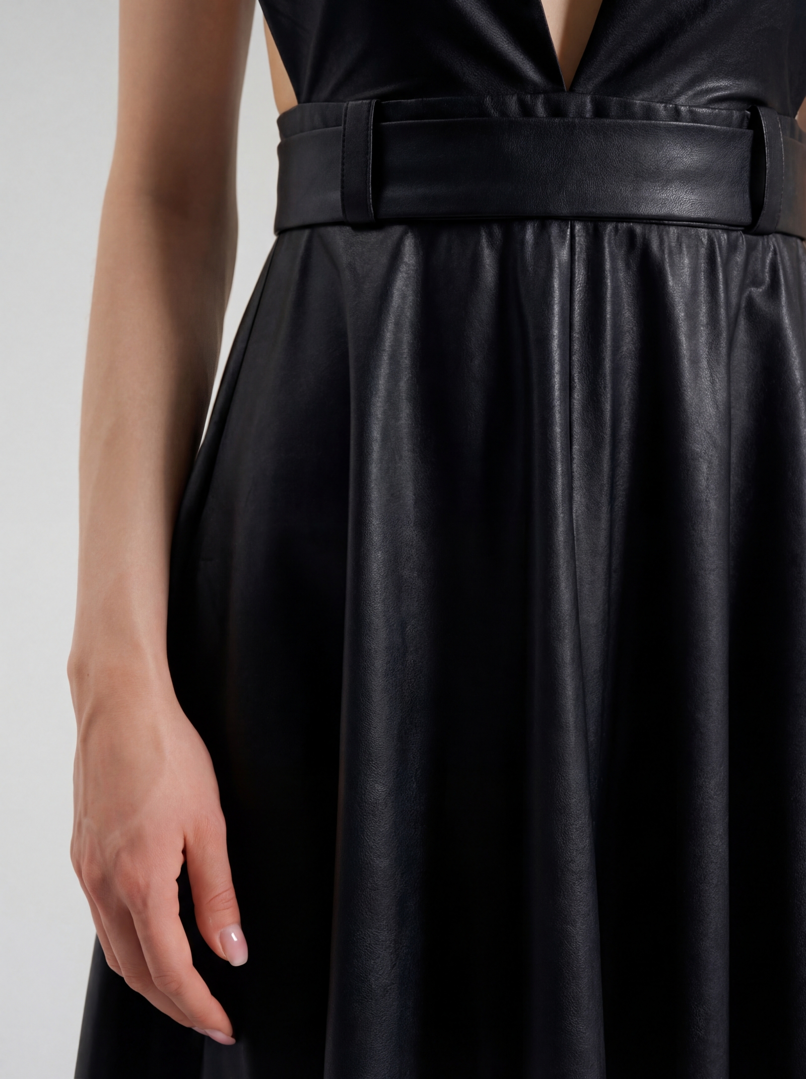 Сарафан из эко-кожи