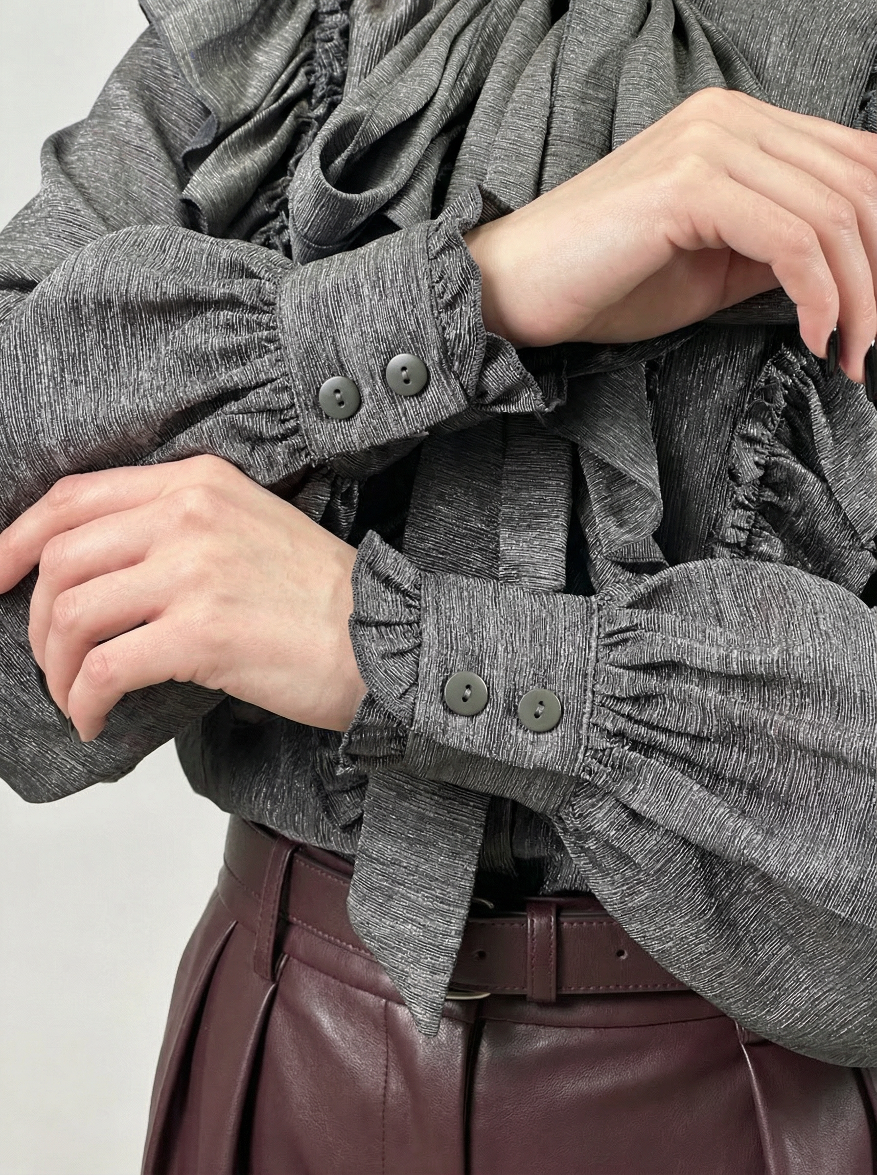 Блузка с рюшами и воротником-завязка OD-988-1 графит