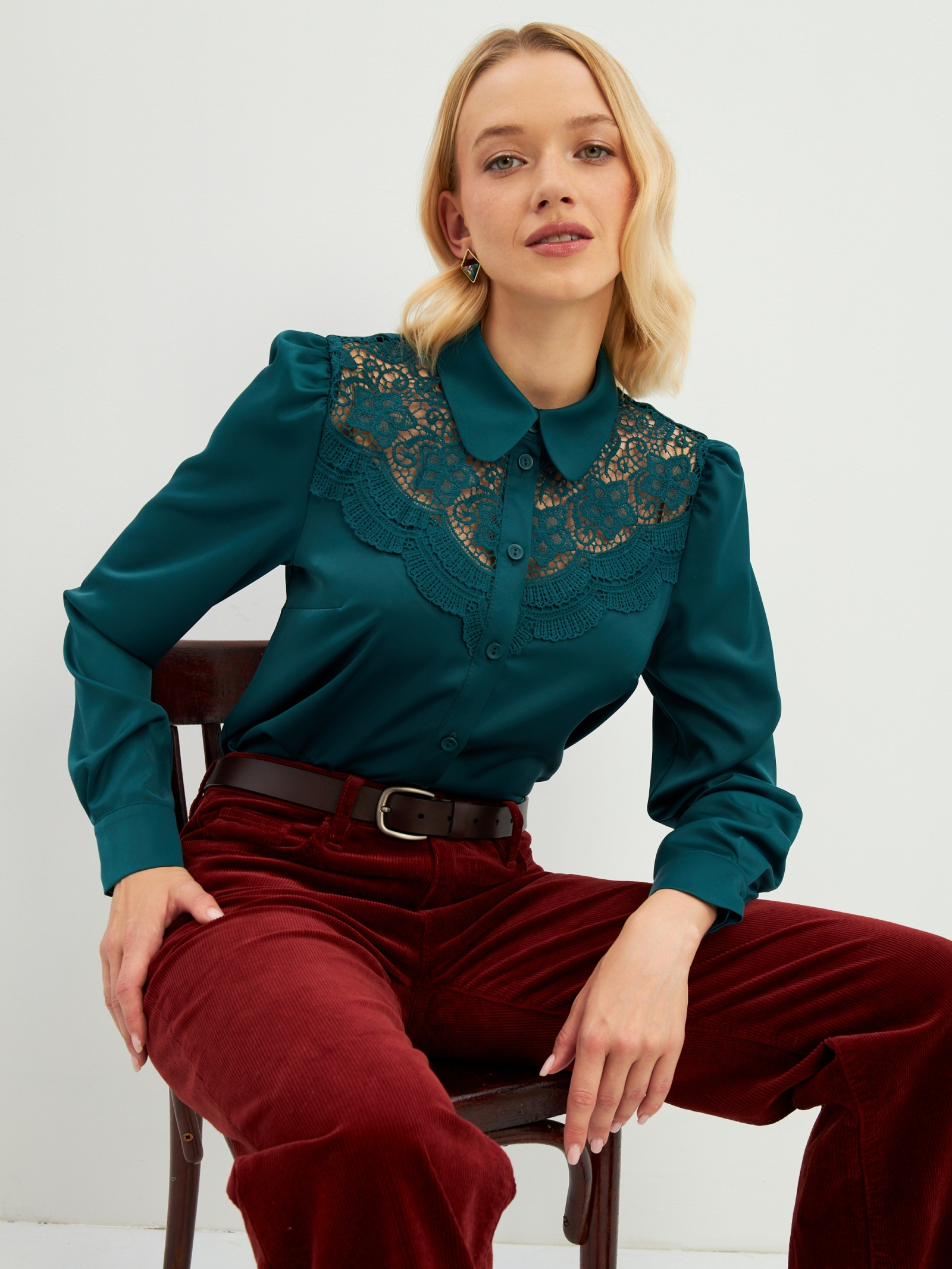 Блузка с кружевом на полочке OD-892-1 т.зеленый