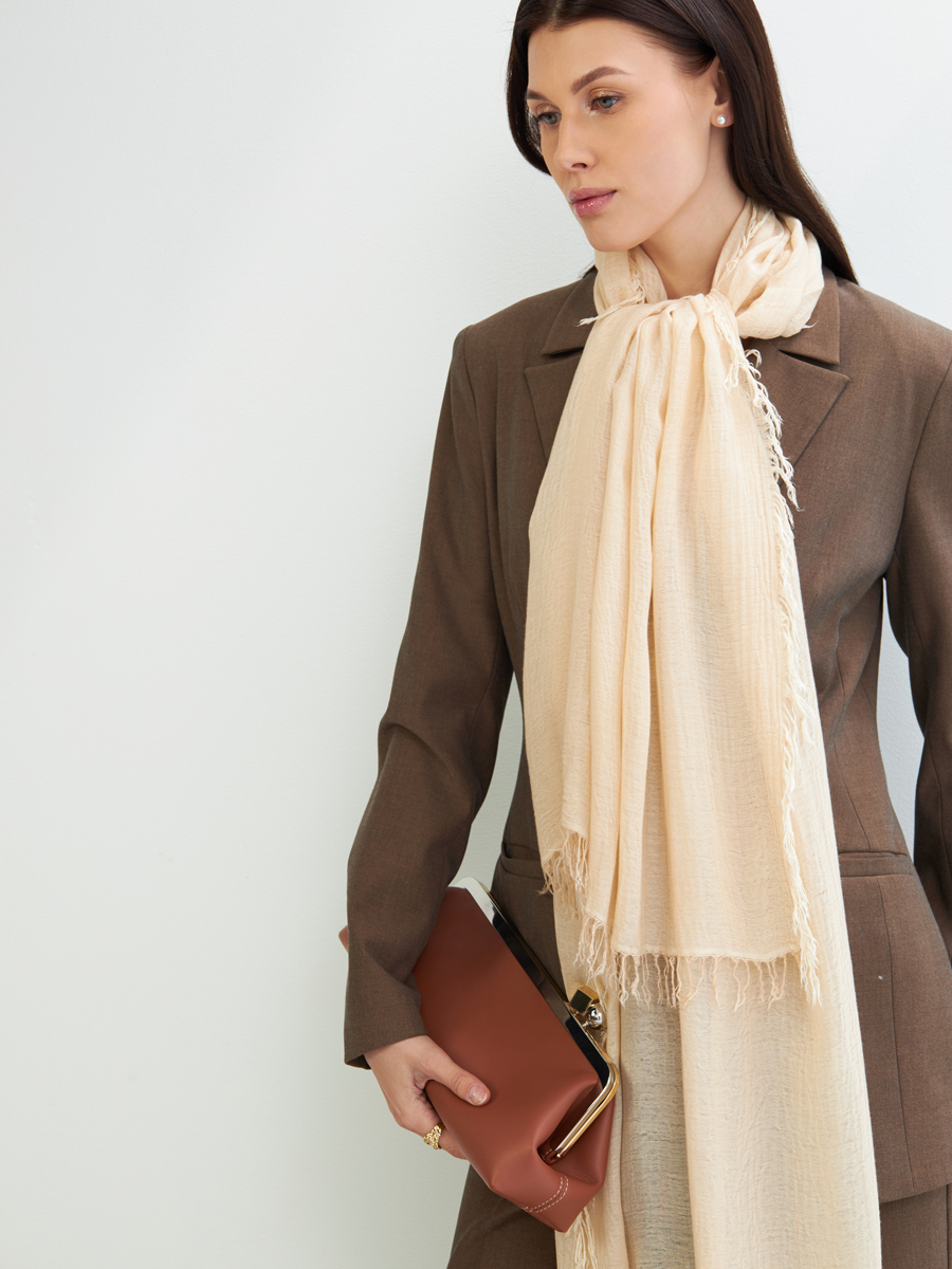 Палантин женский бежевый двусторонний из жатого шифона DRK-16-3
