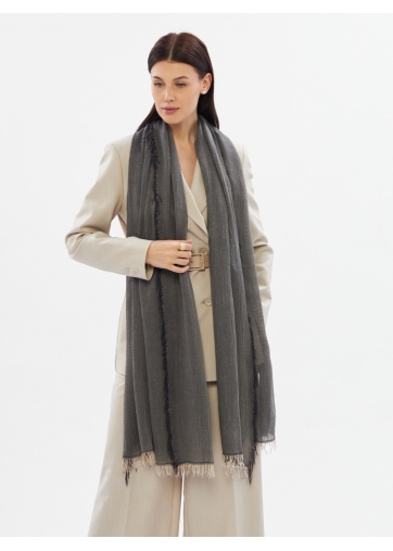 Палантин женский графитового оттенка с бахромой