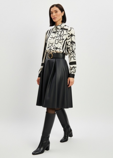 Блузка из атласной ткани  OD-887-1 черно-белая