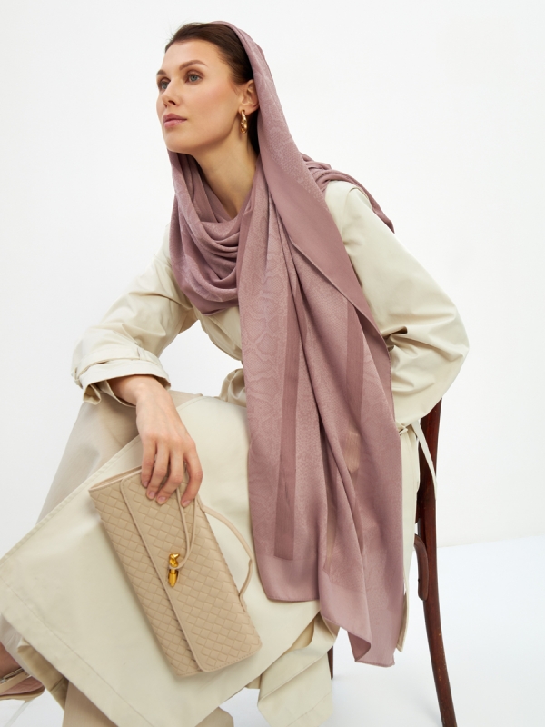 Палантин женский двусторонний атласный с абстрактным принтом