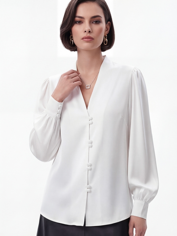 Блуза с вырезом  