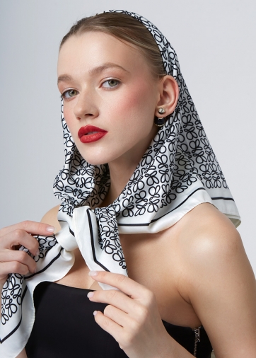 Платок с абстрактным узором KRD2-68-22