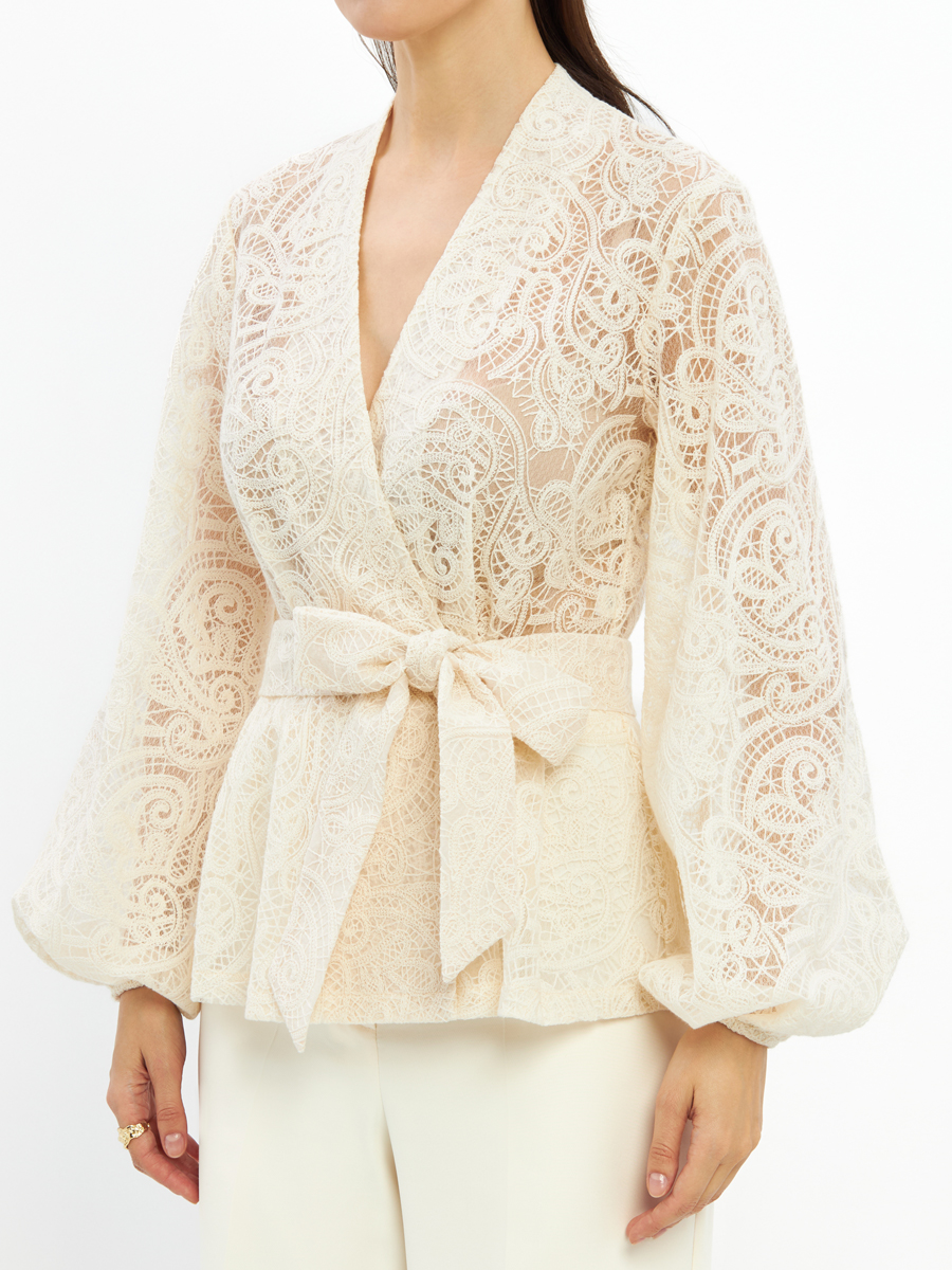Блузка из кружева с баской и поясом, молочная