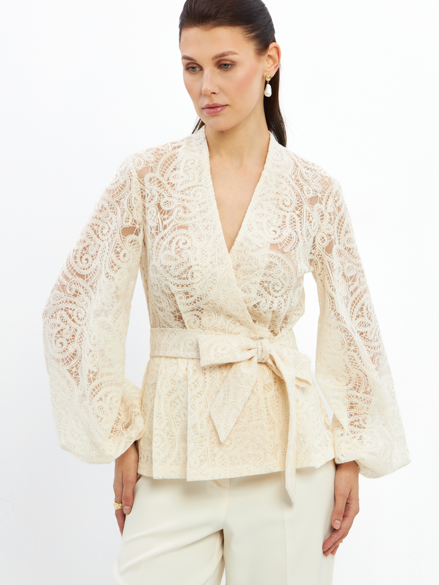 Блузка из кружева с баской и поясом, молочная