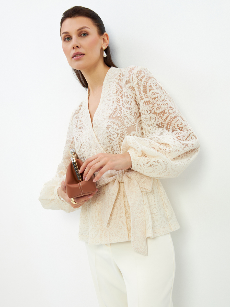 Блузка из кружева с баской и поясом, молочная