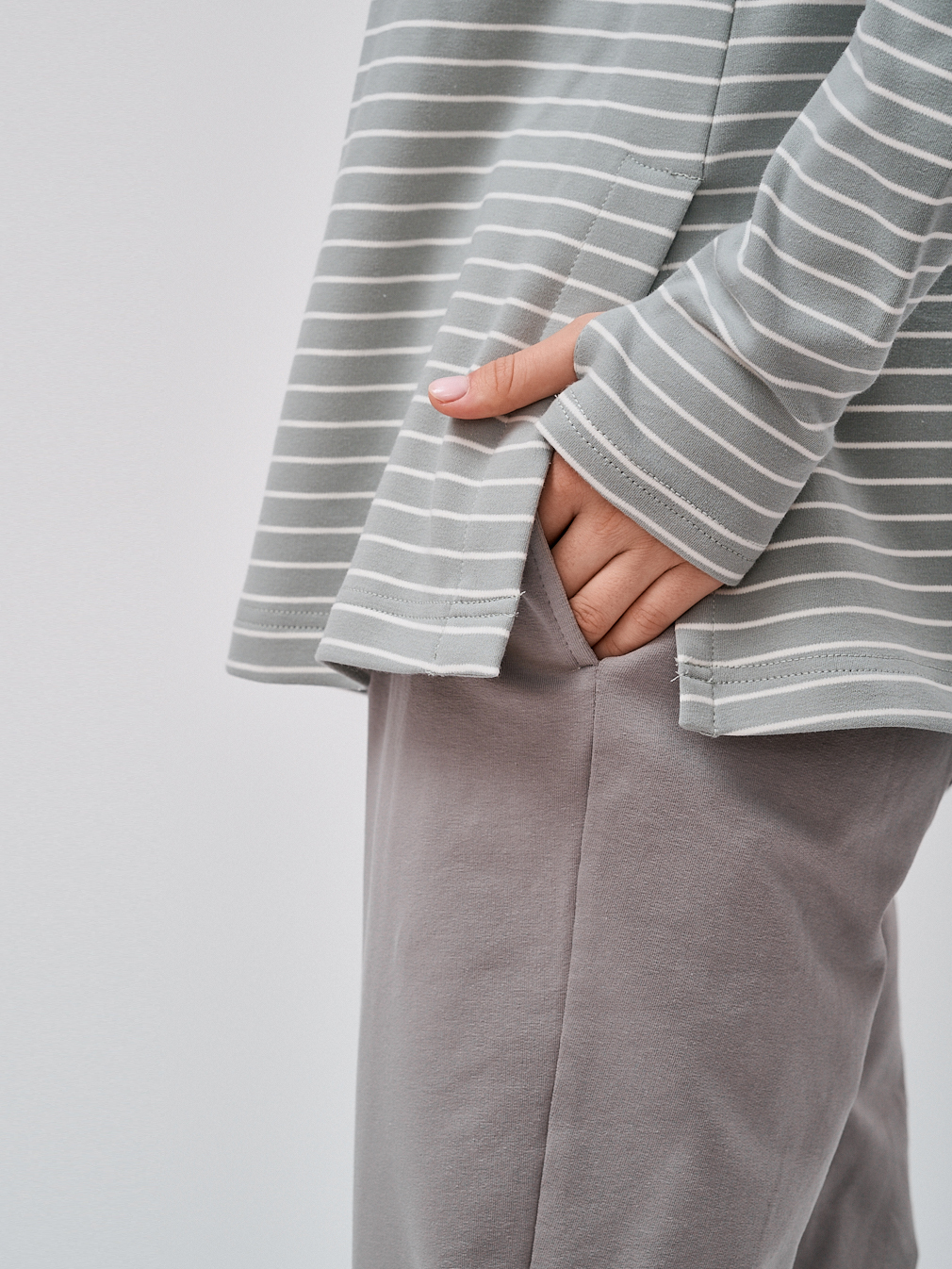 Лонгслив с принтом полоска с вырезами