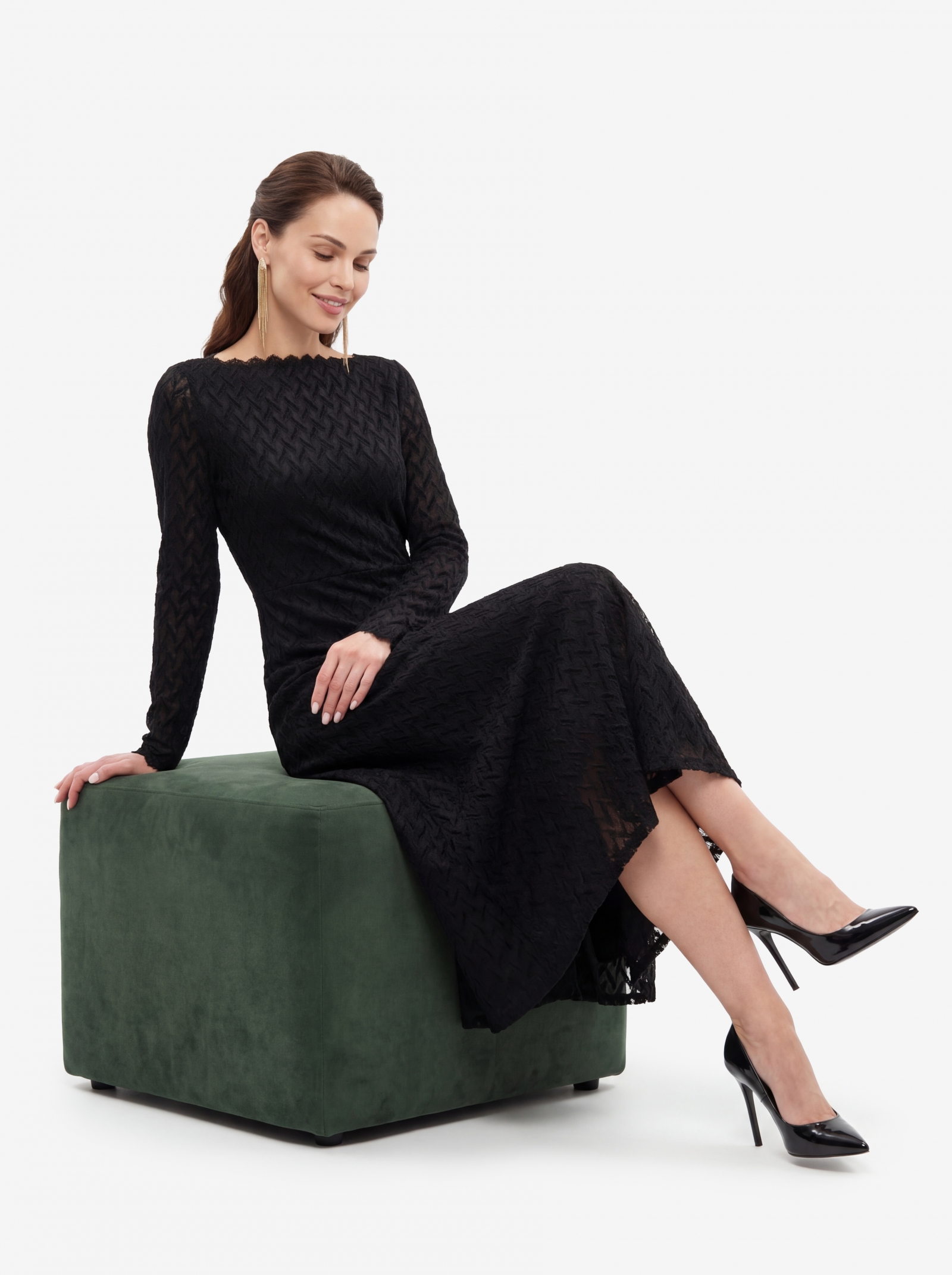 Платье из трикотажного кружева OD-904-3 черный с фестонами