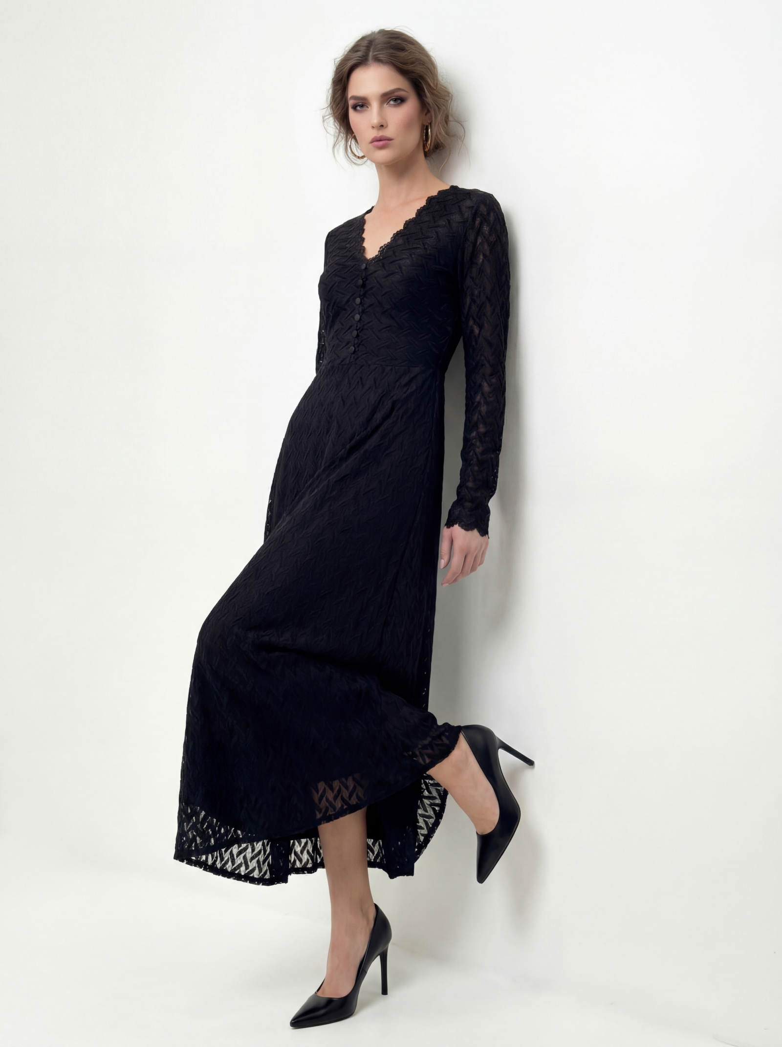 Платье из трикотажного кружева на подкладке с V-образным вырезом, черный, с фестонами