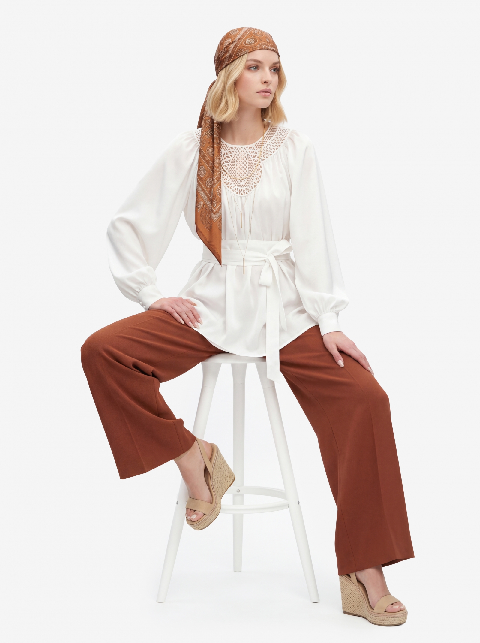 Блузка с кружевной вставкой и поясом-кушаком OD-1028-1 белый
