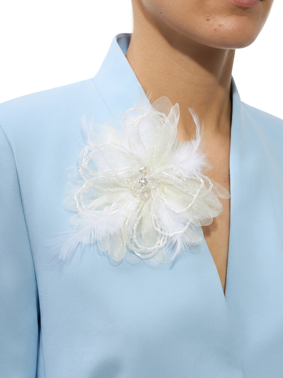 Брошь цветок перо органза белая