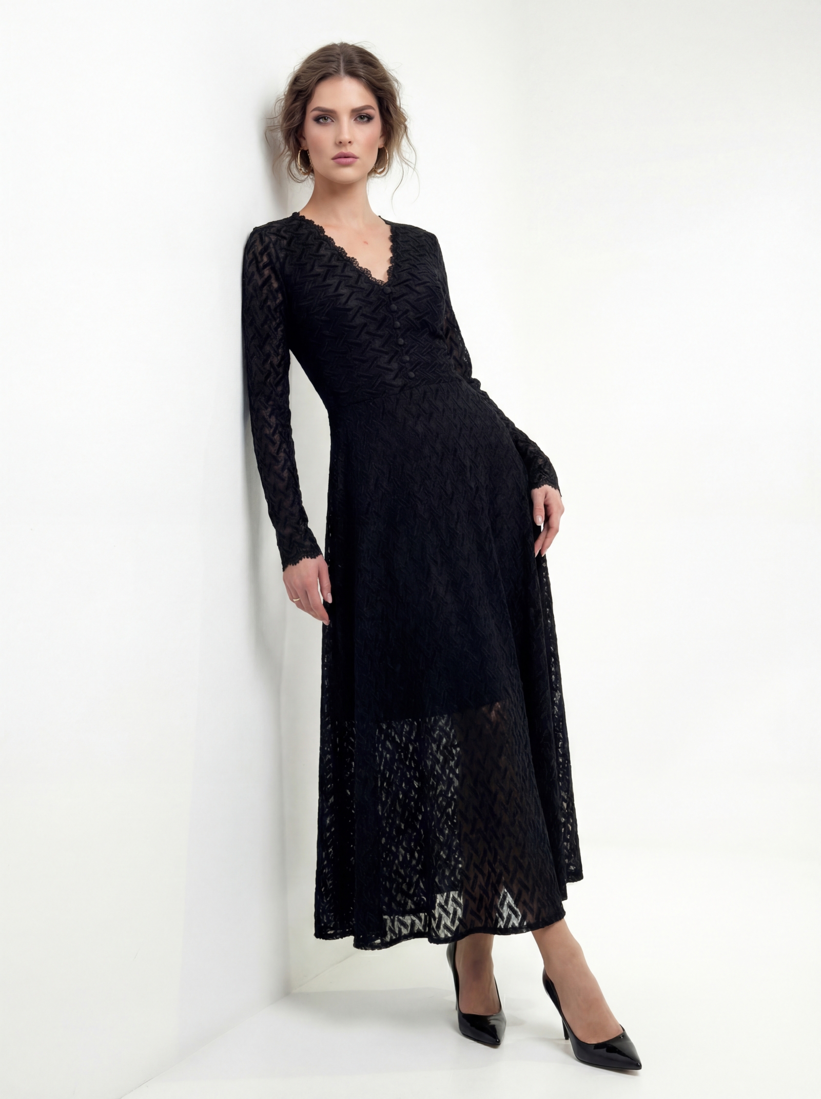 Платье из трикотажного кружева на подкладке с V-образным вырезом, черный, с фестонами