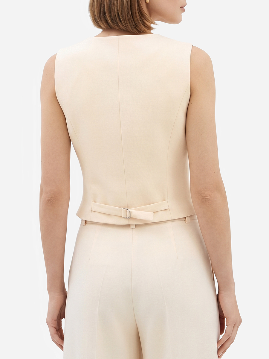 Жилет из костюмной ткани молочный