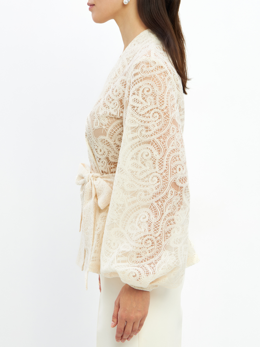 Блузка из кружева с баской и поясом, молочная