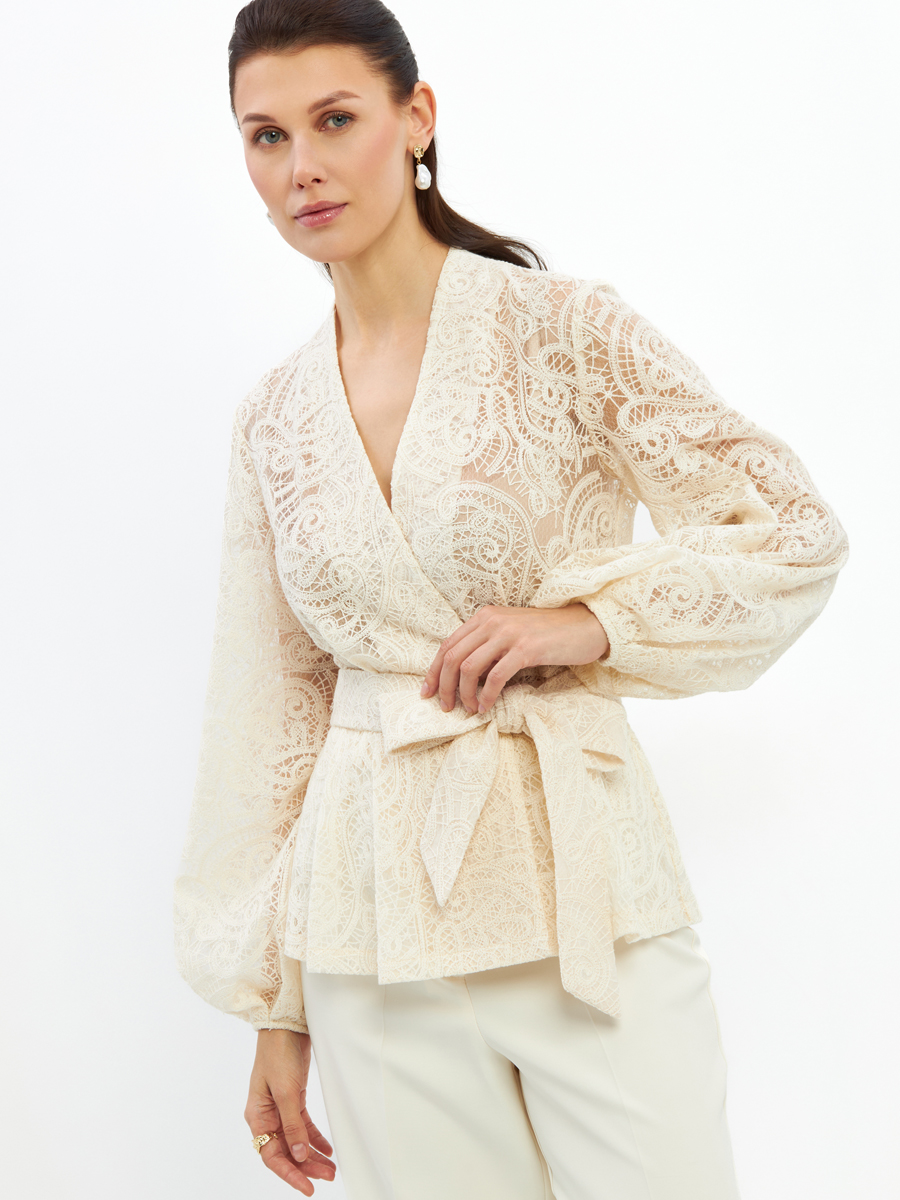 Блузка из кружева с баской и поясом, молочная
