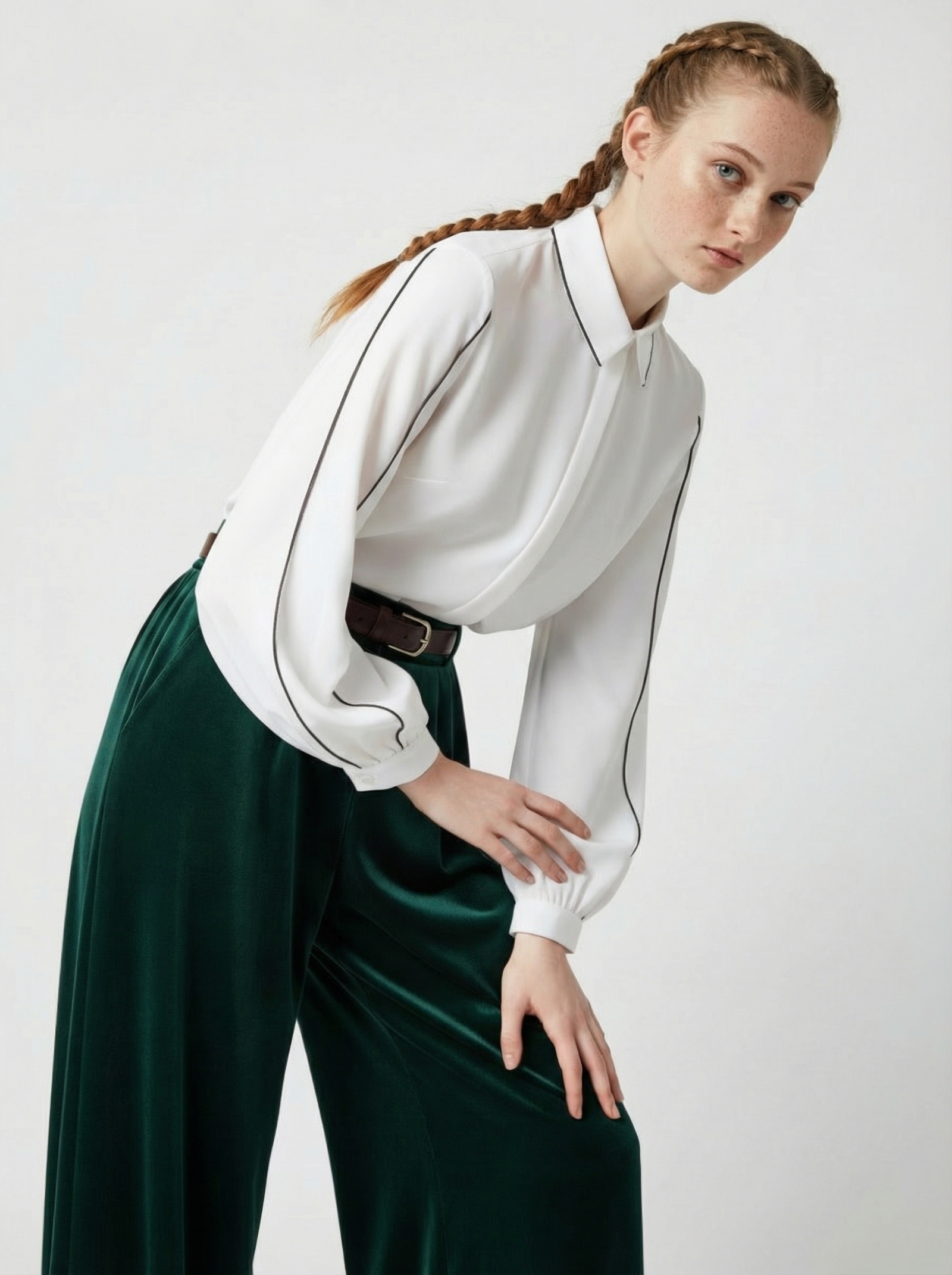 Блузка с контрасной строчкой OD-871-1 белый