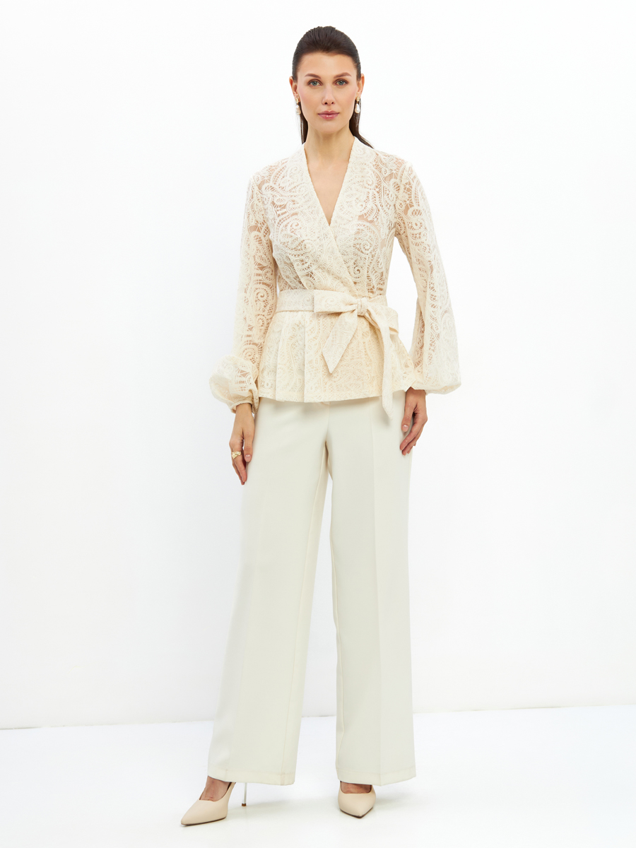 Блузка из кружева с баской и поясом, молочная