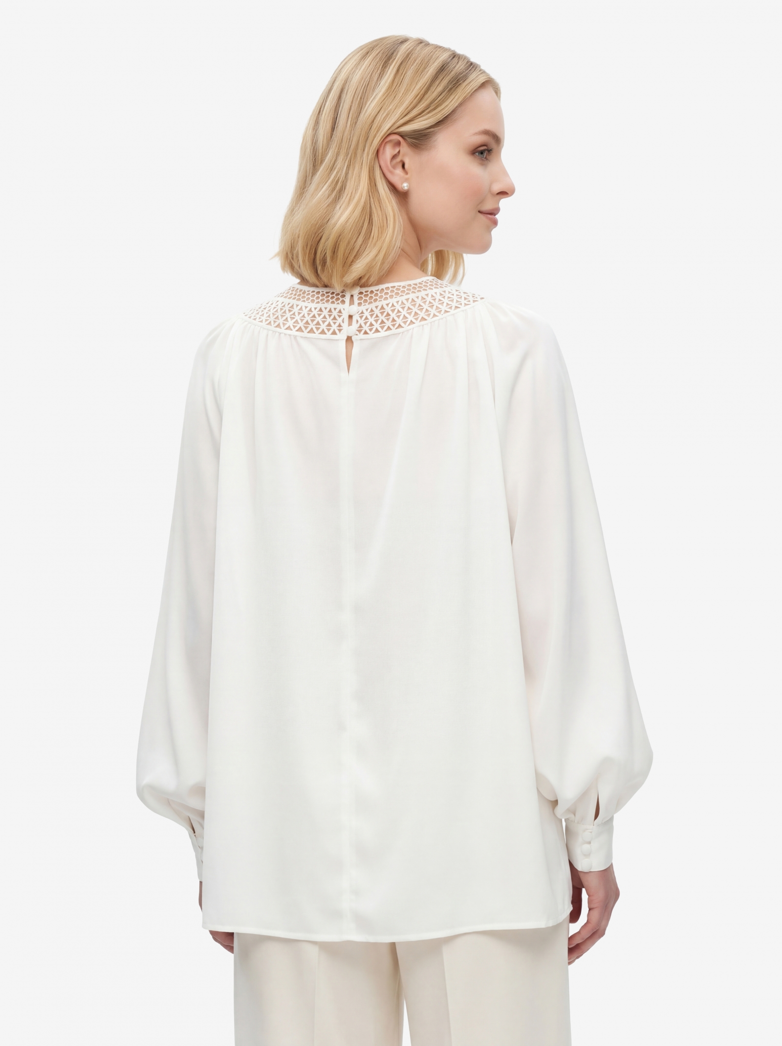Блузка с кружевной вставкой и поясом-кушаком OD-1028-1 белый