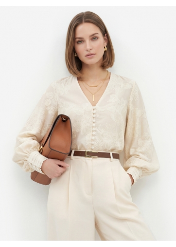 Блуза молочная с объемной вышивкой OD-987-2