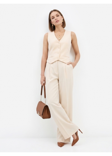 Жилет из костюмной ткани молочный