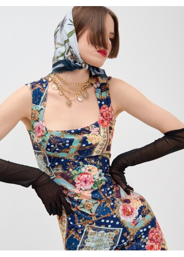 Платье с вырезом каре