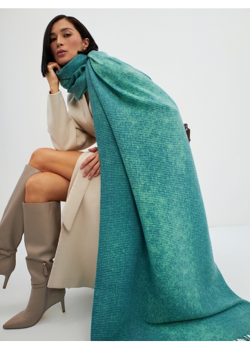 Палантин женский двусторонний с градиентом и бахромой