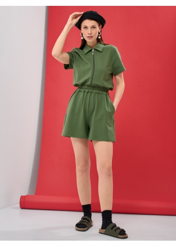 Комбинезон на молнии короткий