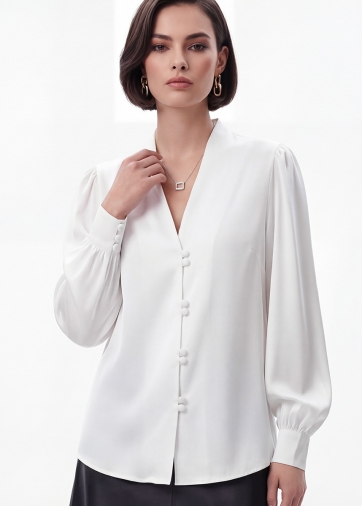 Блуза с вырезом  