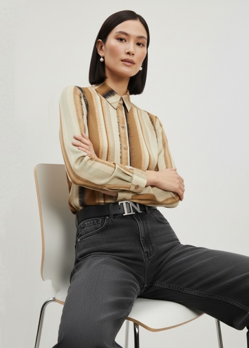 Блузка из атласной ткани OD-887-6 коричневый с серой полосой