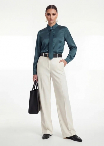 Атласная блузка с галстуком бутылочного цвета