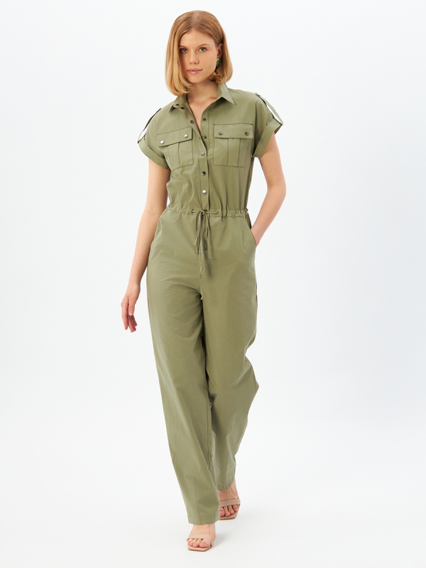 Комбинезон в стиле сафари с кнопками на рукавах